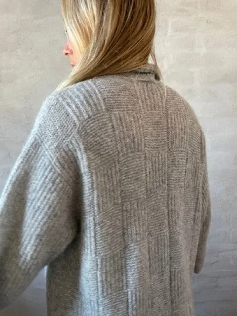 Pygmalion cardigan af Hanne Falkenberg, No 20 strikkekit (1 farve)