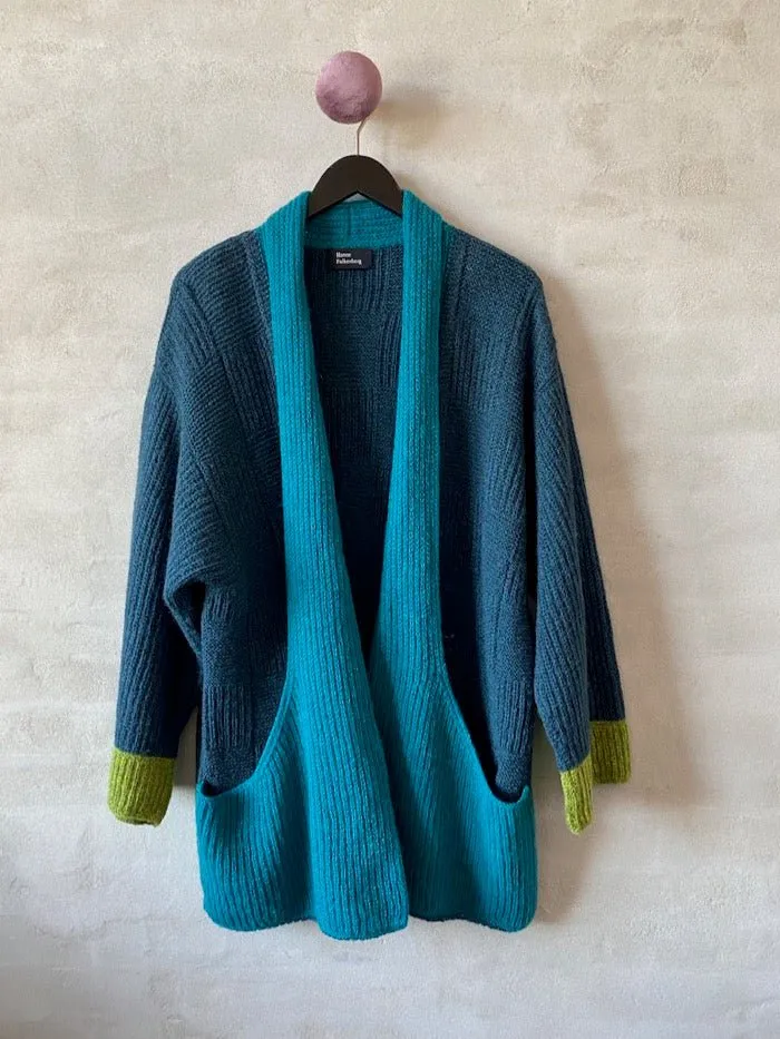 Pygmalion cardigan af Hanne Falkenberg, No 20 strikkekit (3 farver)